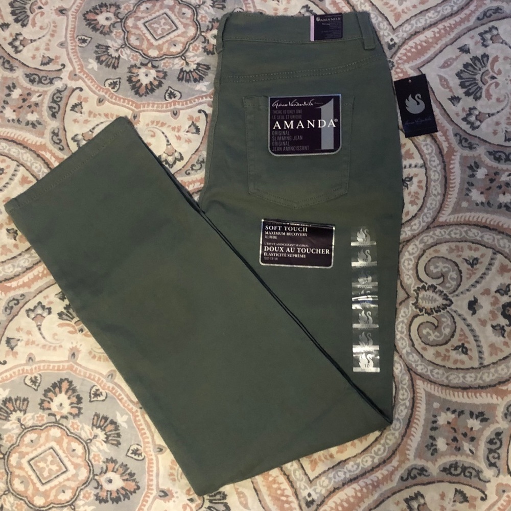 NWT Gloria Vanderbilt slimming jean classic rise